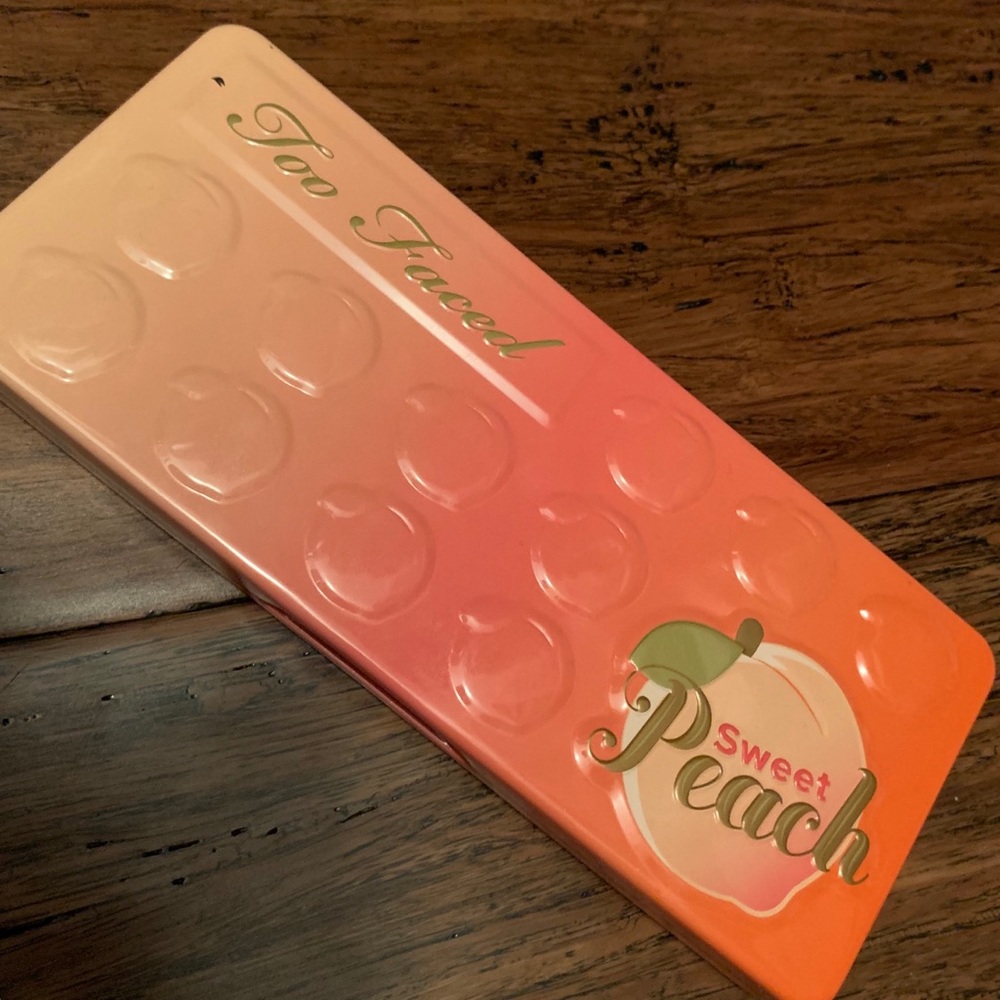 Too Faced Sweet Peach eyeshadow palette